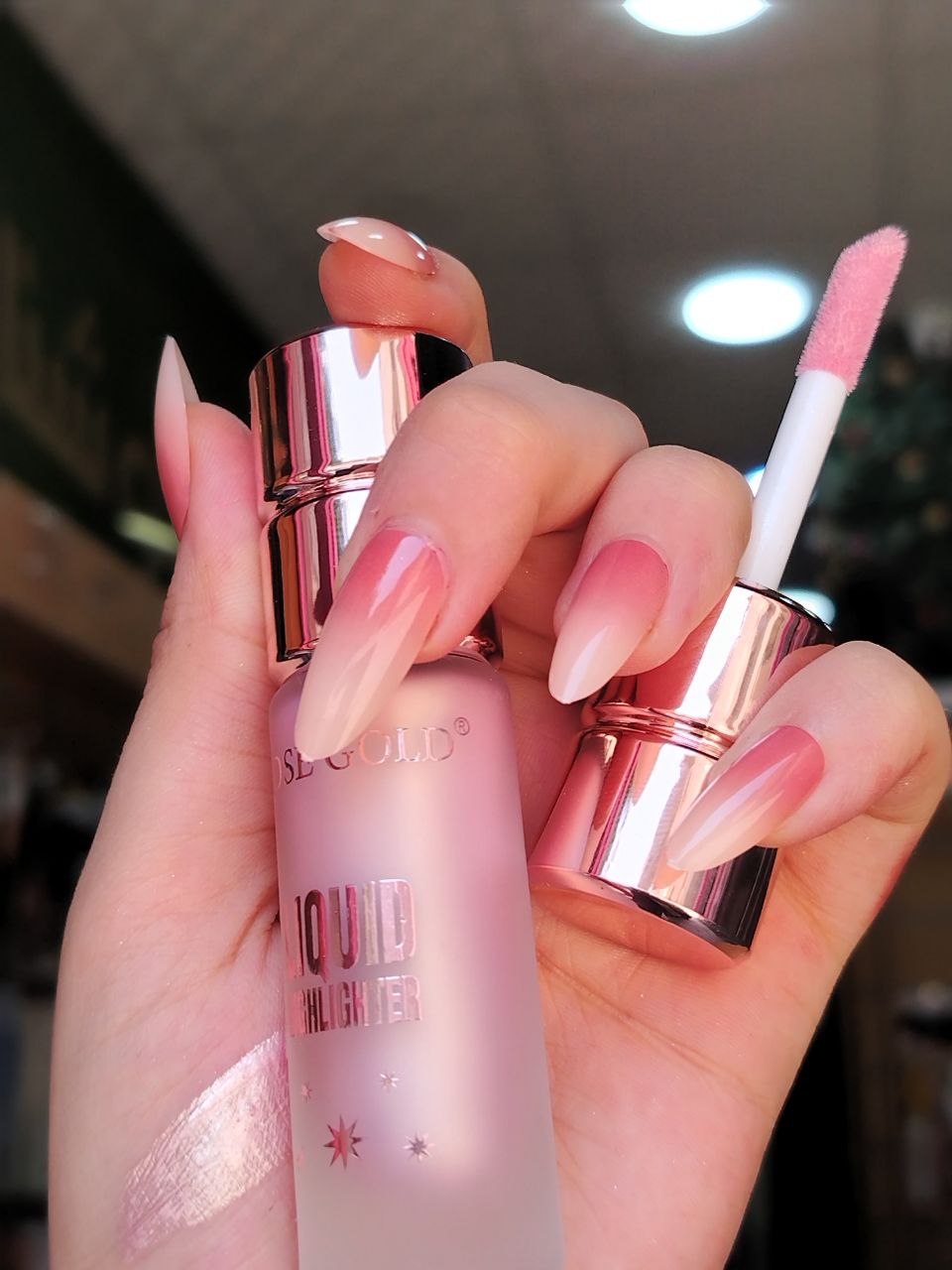 ليكويد هايلايتر روز جولد 3×1 بتركيبة مرطبة ولمعان فائق – Rose Gold Liquid Highlighter
