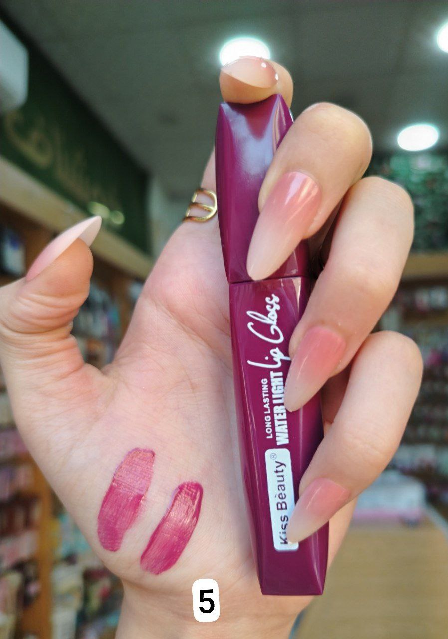 ليب جلوس Kiss Beauty Water Light – ألوان متنوعة – ثبات طويل ولمعة خفيفة
