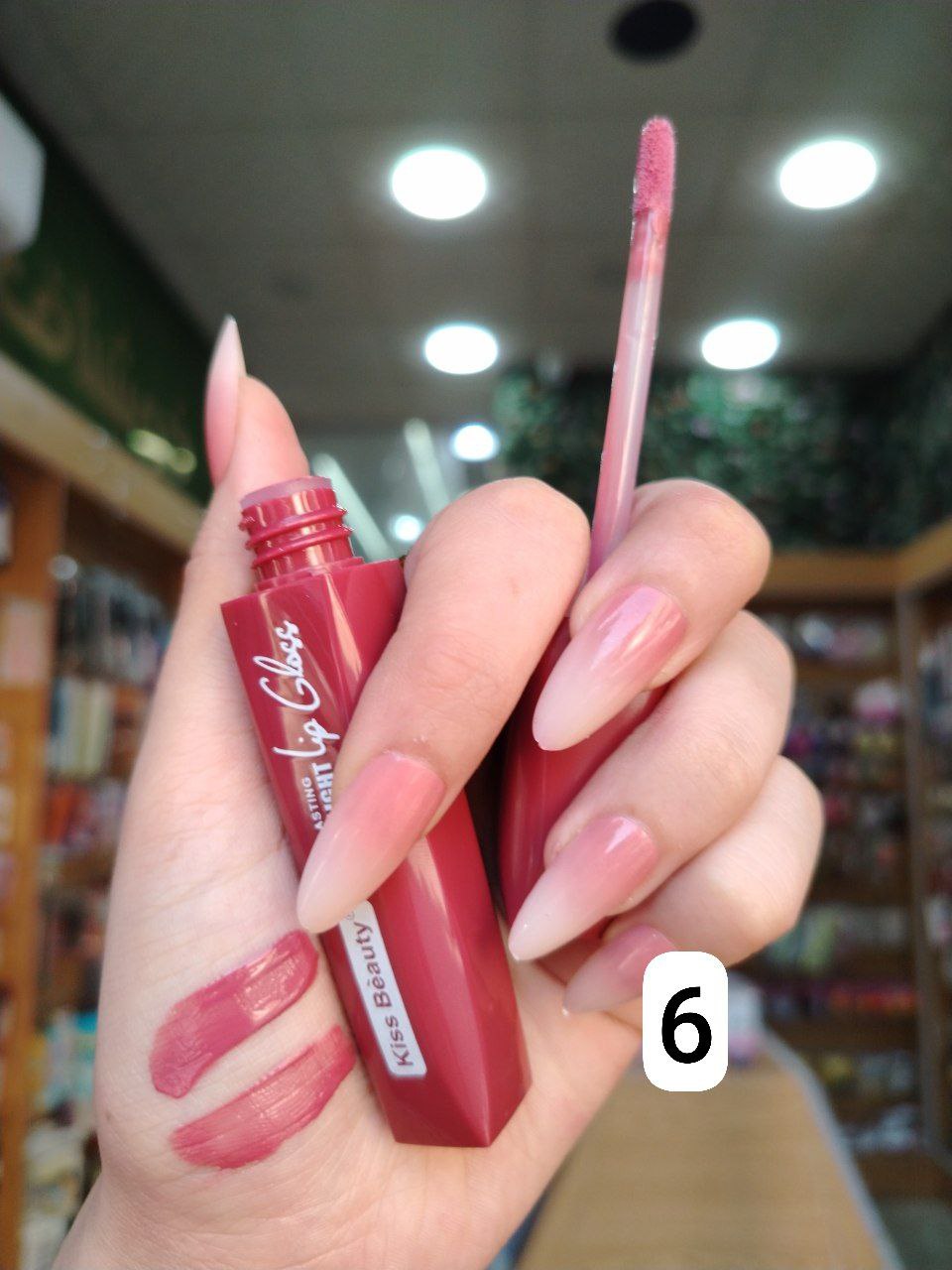 ليب جلوس Kiss Beauty Water Light – ألوان متنوعة – ثبات طويل ولمعة خفيفة