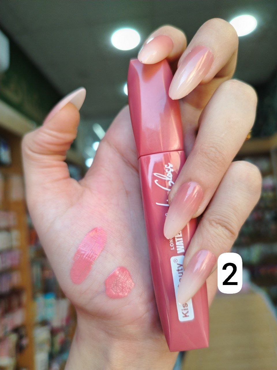ليب جلوس Kiss Beauty Water Light – ألوان متنوعة – ثبات طويل ولمعة خفيفة