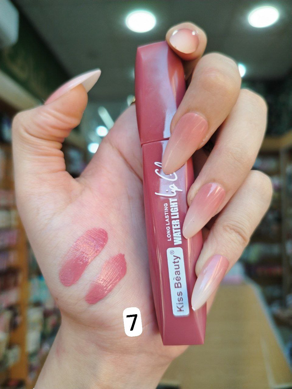 ليب جلوس Kiss Beauty Water Light – ألوان متنوعة – ثبات طويل ولمعة خفيفة