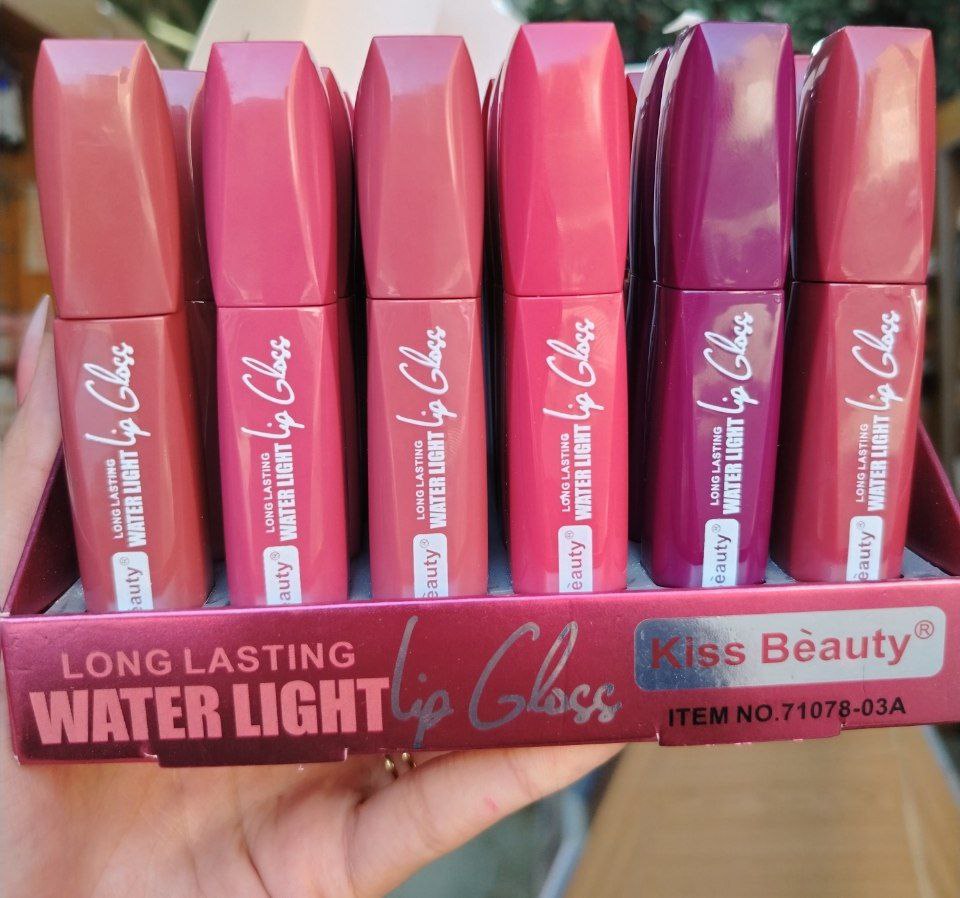ليب جلوس Kiss Beauty Water Light – ألوان متنوعة – ثبات طويل ولمعة خفيفة
