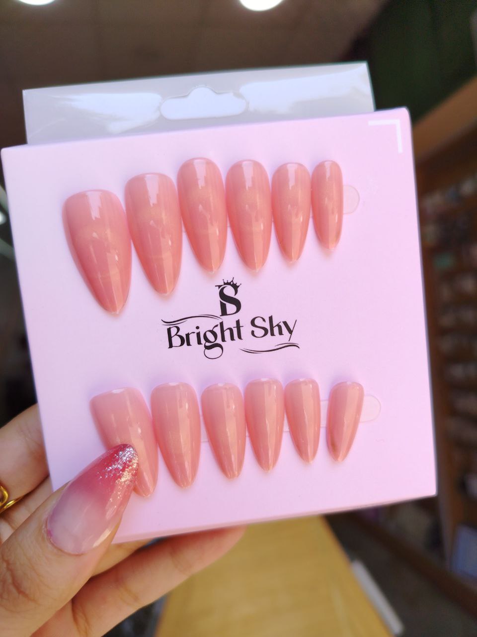 أظافر صناعية لامع