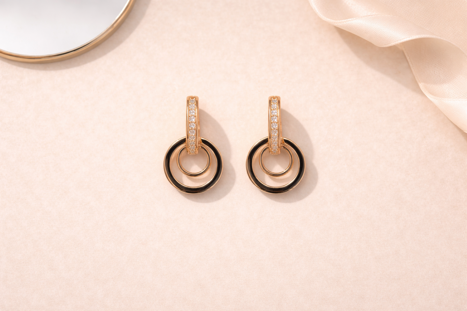 حلق  جولد مرصّع – تصميم دوائر متدلية (Double Circle Drop)