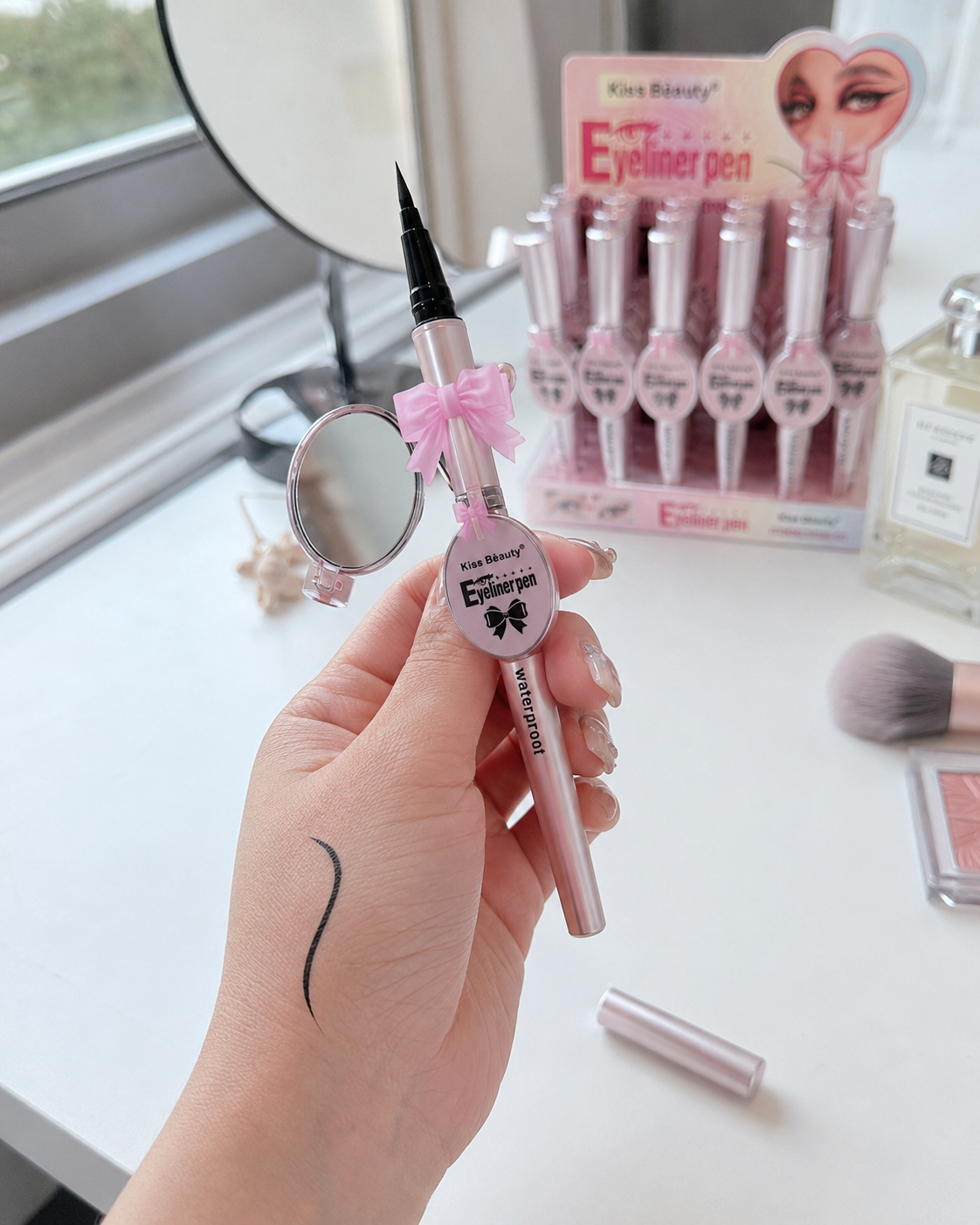 آيلاينر كيس بيوتي بالقلم مع مراية Kiss Beauty Eyeliner Pen