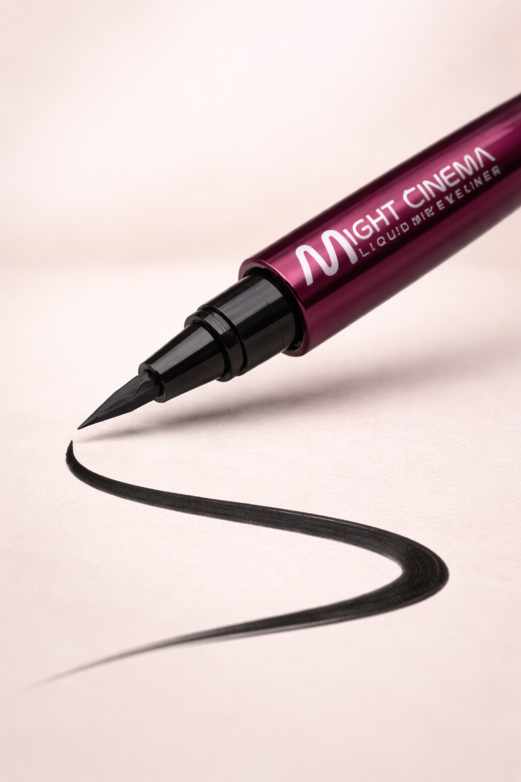might Cinema 4D Waterproof Eyeliner – آيلاينر أسود مقاوم للماء