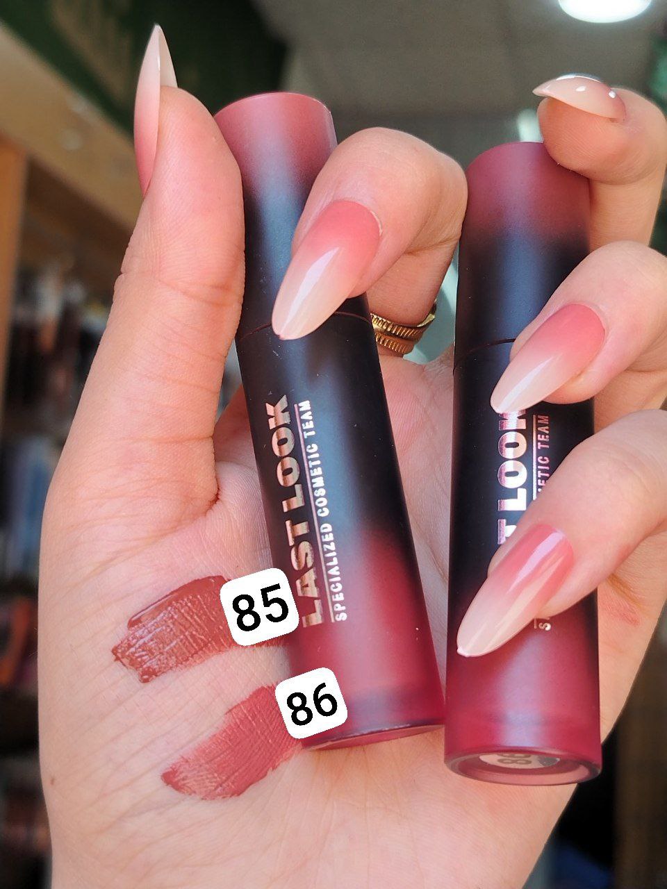 💄 ليب جلوس لاست لوك (Last Look Lip Gloss – More Kiss)
