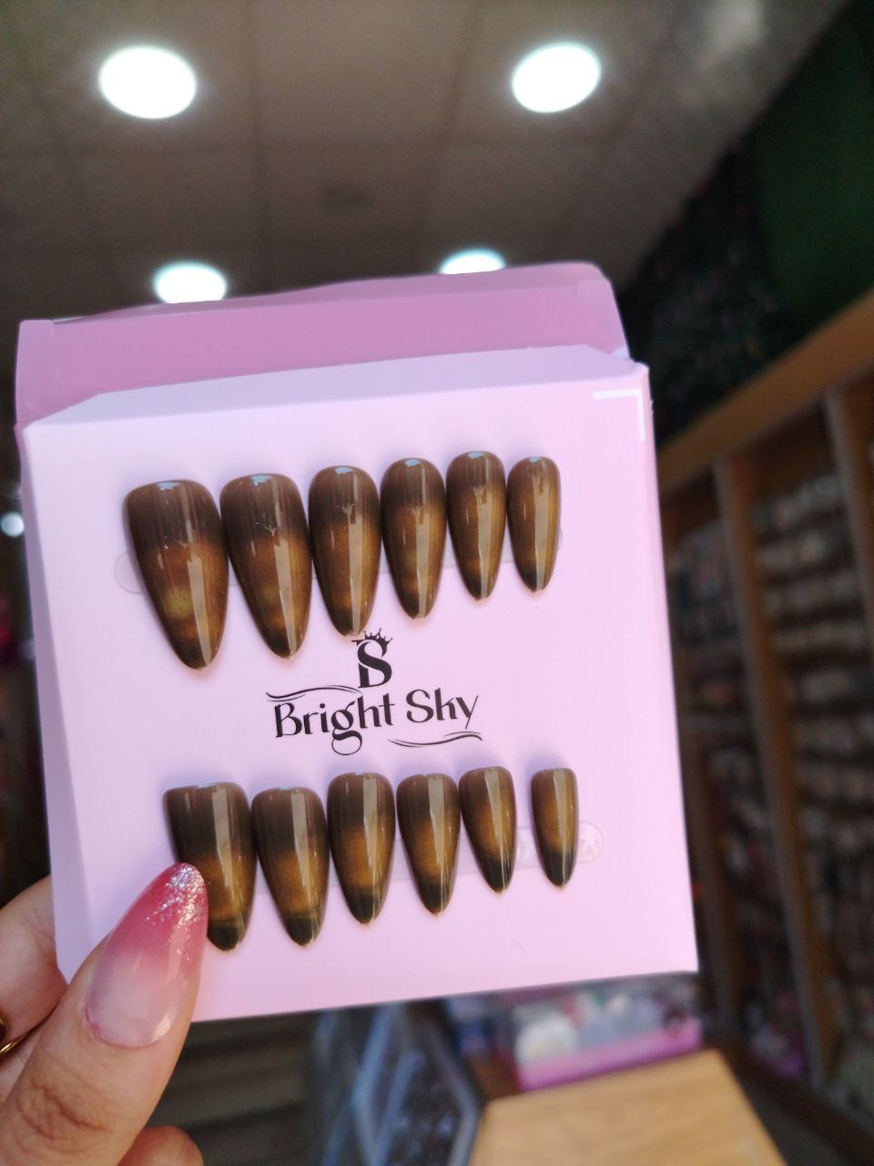 أظافر صناعية لامع