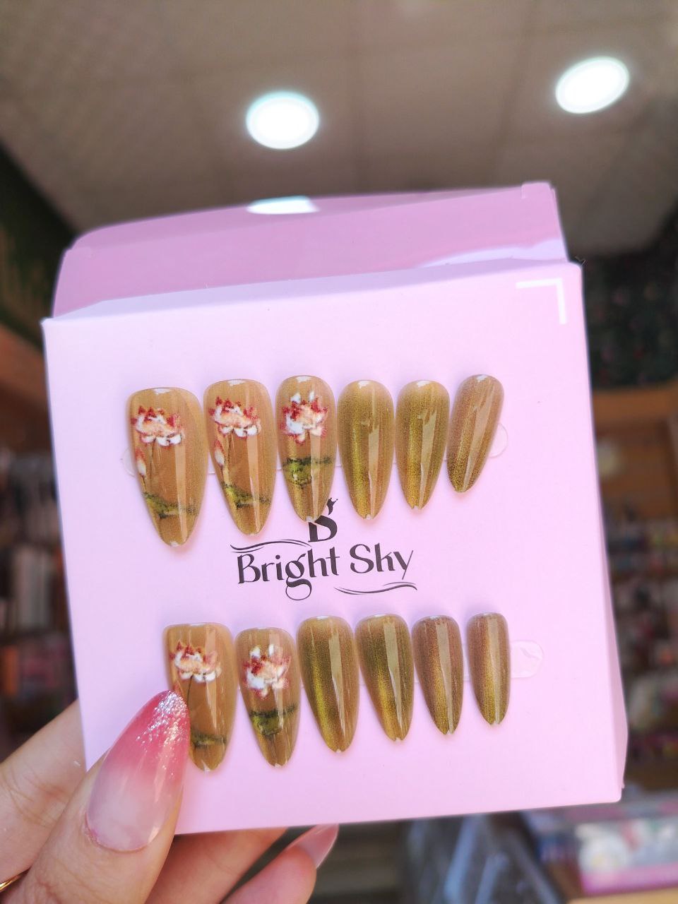 💅 ضوافر صناعية أنيقة جاهزة للتركيب – Bright Sky 🌸