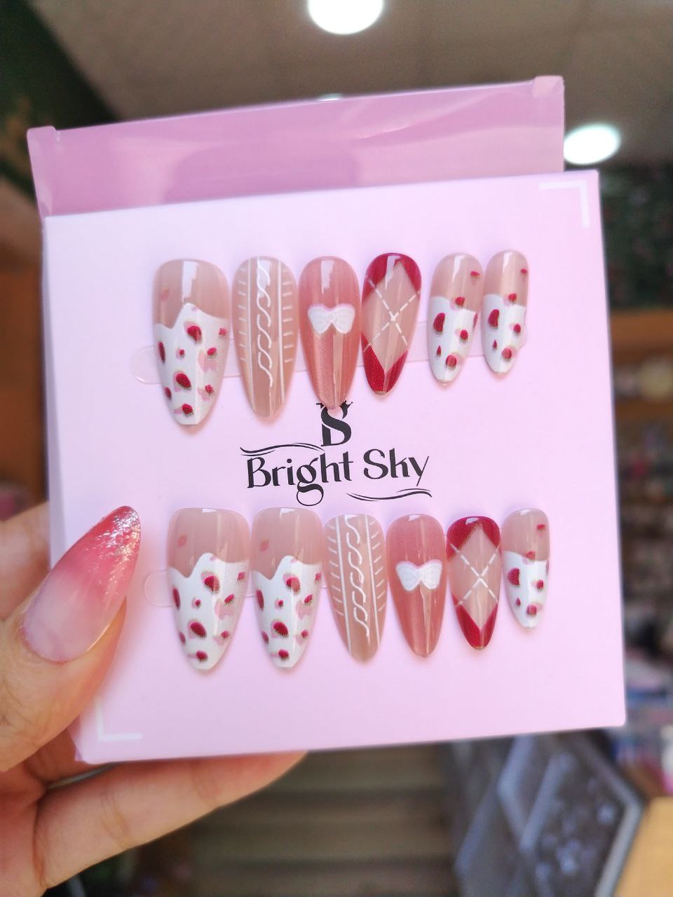 💅 ضوافر صناعية أنيقة جاهزة للتركيب – Bright Sky 🌸