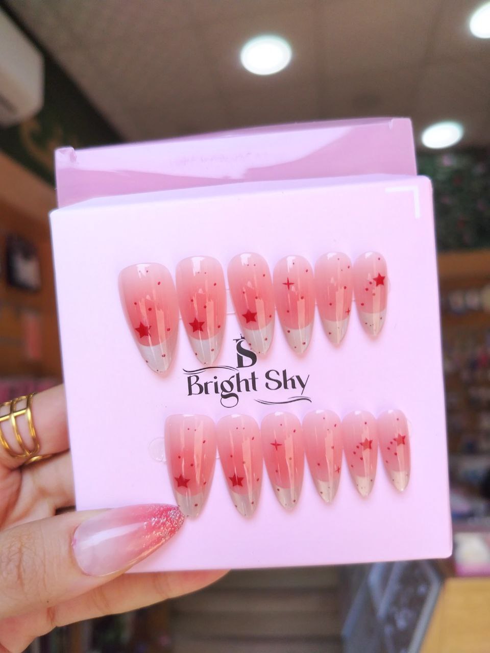 💅 ضوافر صناعية أنيقة جاهزة للتركيب – Bright Sky 🌸