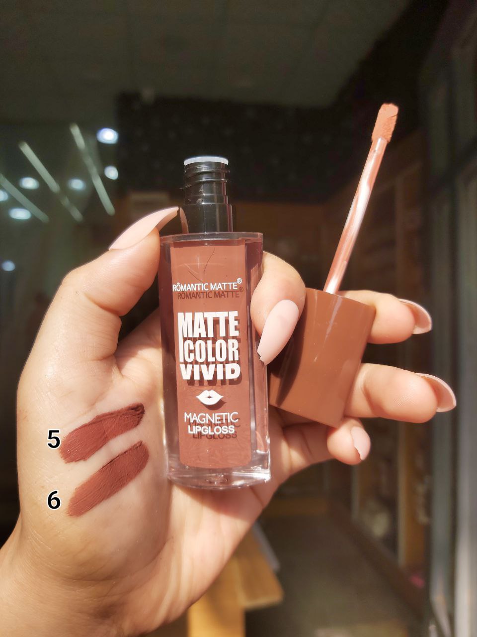 Romantic Matte Magnetic Lipgloss – ليب جلوس مات مغناطيسي ثابت | 6 Shades Available