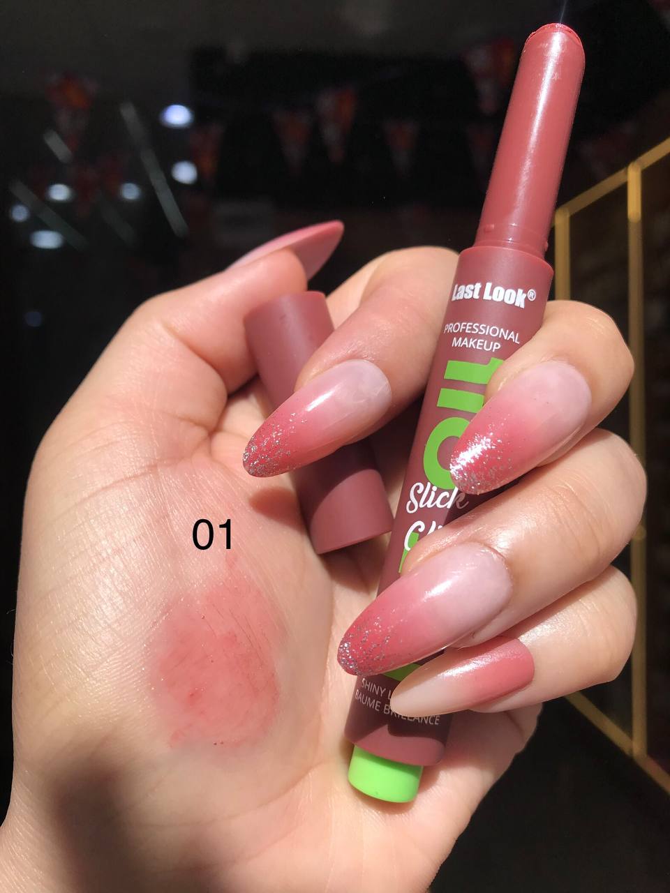 Last Look Stick Gloss – جلوس ستيك بلمعة عالية (درجات متعددة)