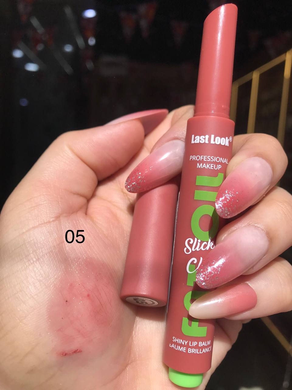 Last Look Stick Gloss – جلوس ستيك بلمعة عالية (درجات متعددة)