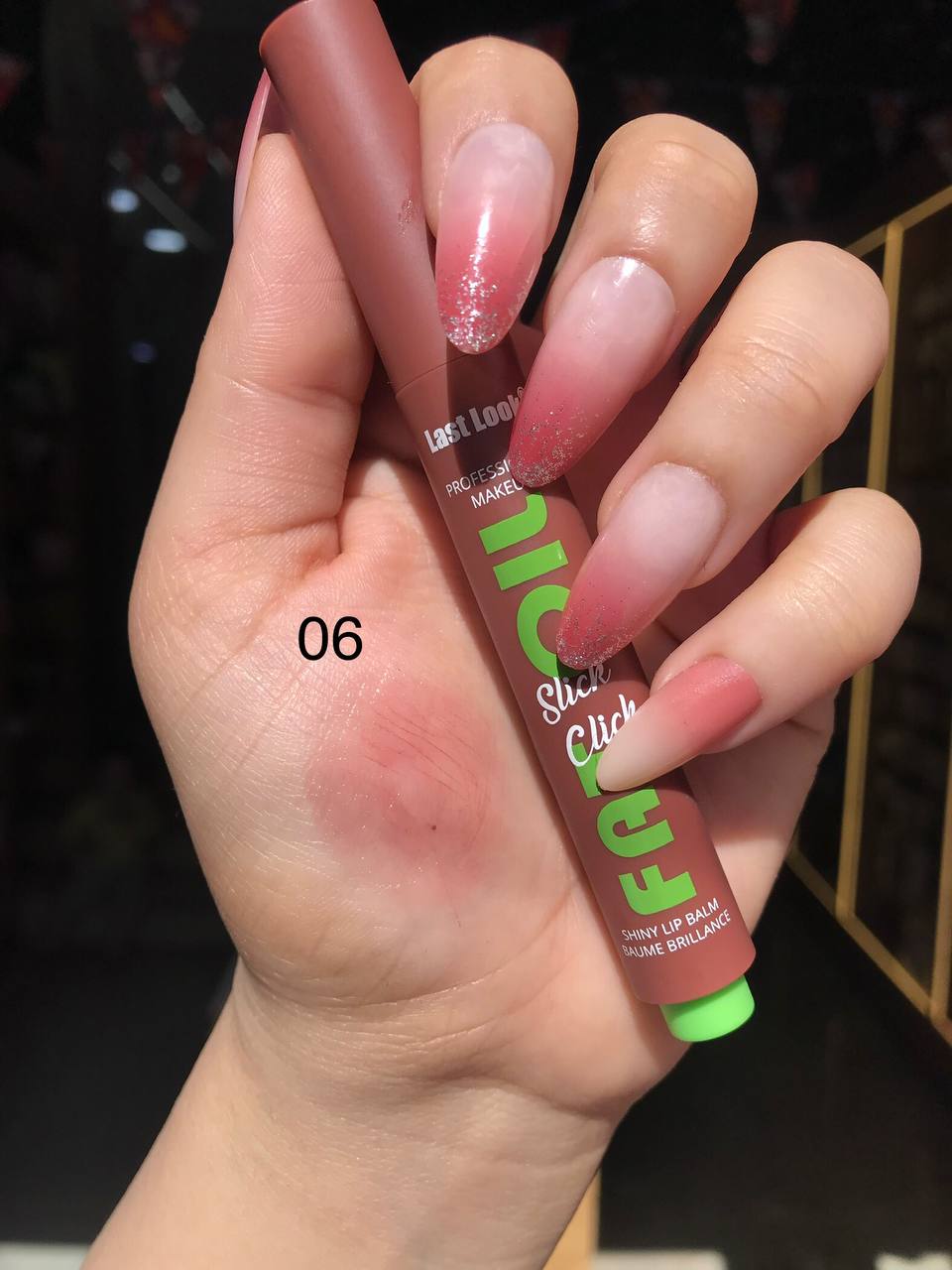 Last Look Stick Gloss – جلوس ستيك بلمعة عالية (درجات متعددة)