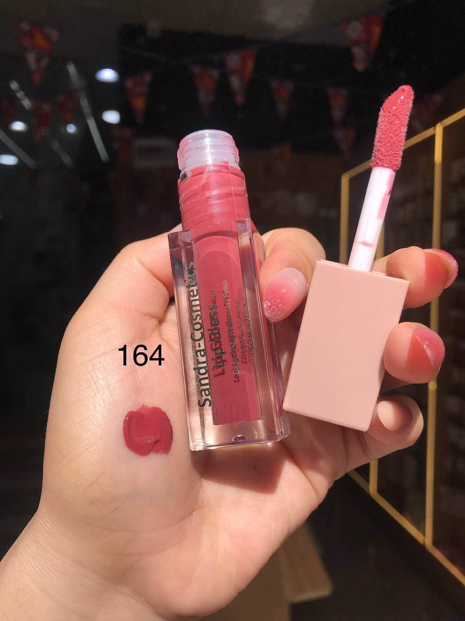 ليب جلوس Sandra Cosmetics بلمعة زجاجية – متوفر بدرجات متعددة