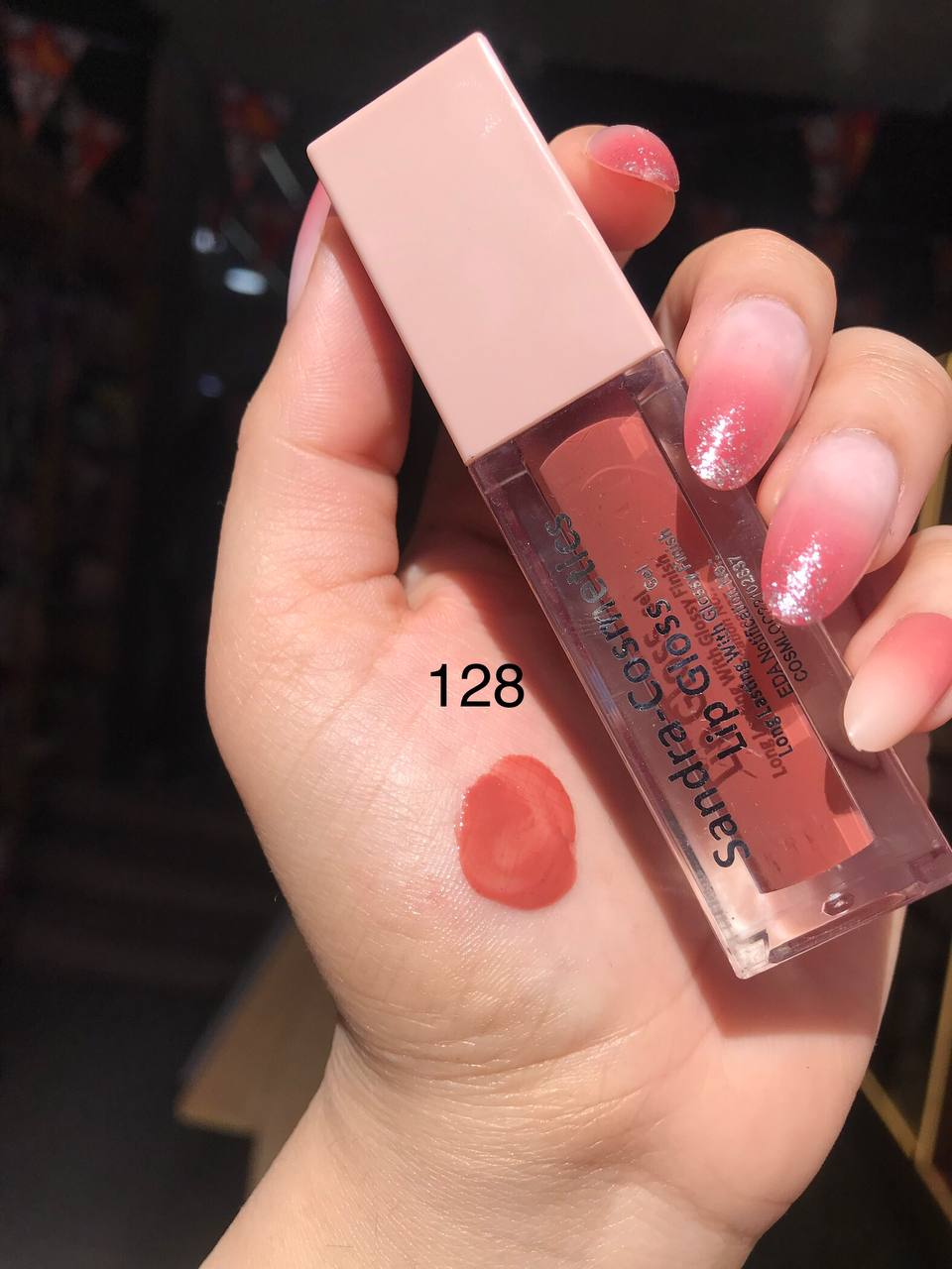 ليب جلوس Sandra Cosmetics بلمعة زجاجية – متوفر بدرجات متعددة